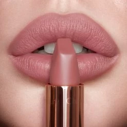 CHARLOTTE’S ICONIC MAGIC LIP TRIO 13 CHARLOTTE’S ICONIC MAGIC LIP TRIO -Fashion Cosmetics Shop pillow talk packshot model